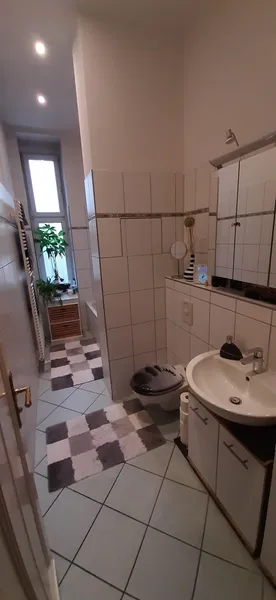 3-Zimmer-Altbau mit Stuck, Parkett und Loggia — photo 1
